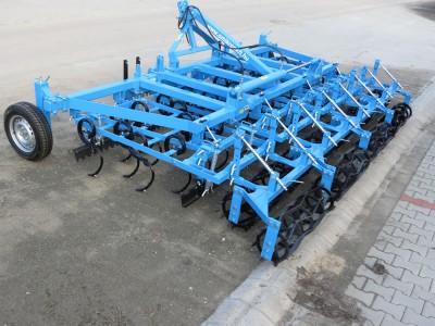 Ground tracking combinators with 4 rows of spring tines