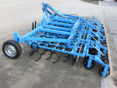 Ground tracking combinators with 4 rows of spring tines
