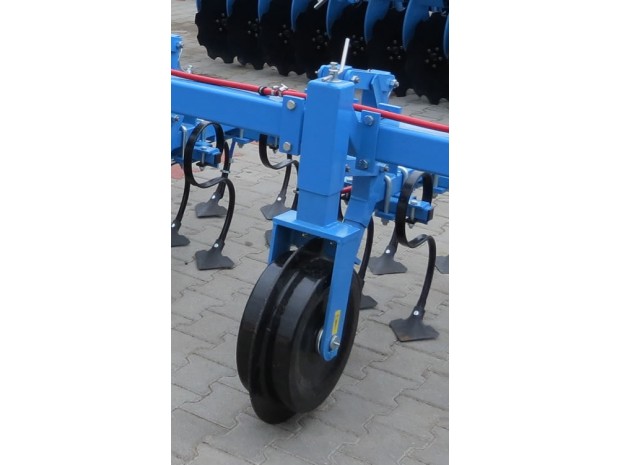 Row leading wheel with leg